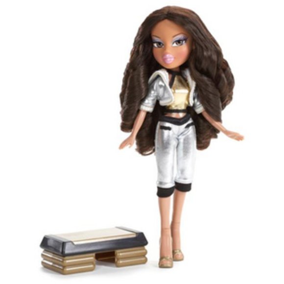 BRATZ Play Sportz Fashionably Fit Yasmin - Picture 2 of 8